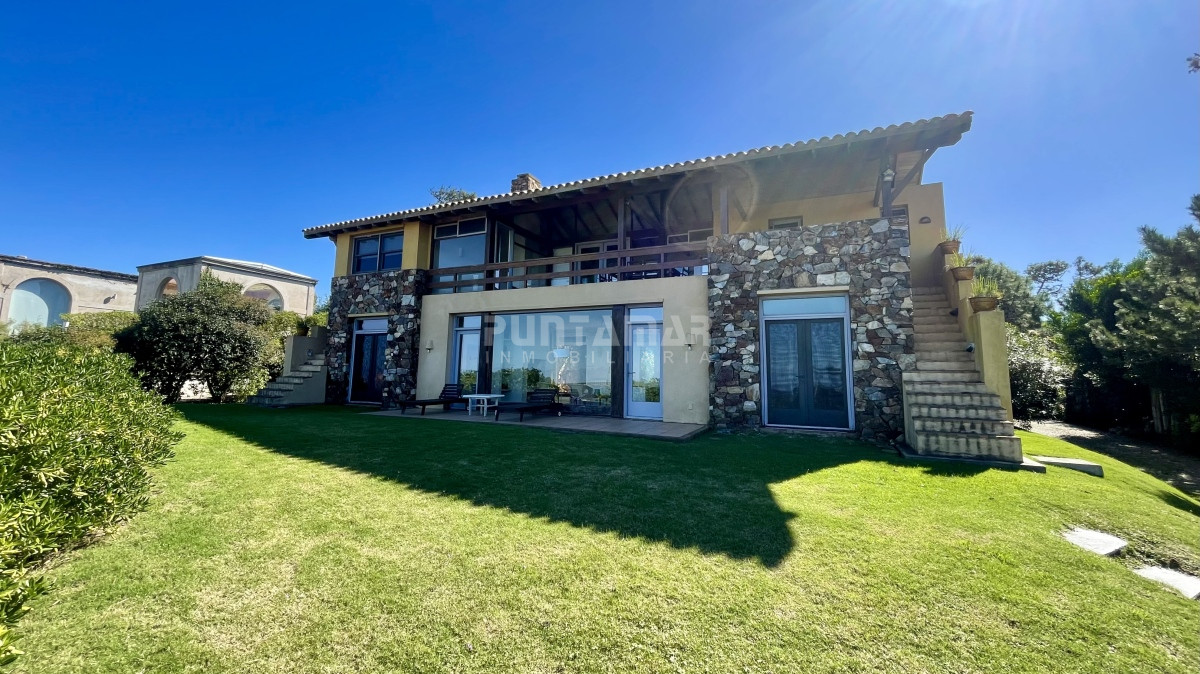 CASA 5 DORMITORIOS VISTA AL MAR EN BARRIO CERRADO LAGUNA BLANCA  - PMI210794C