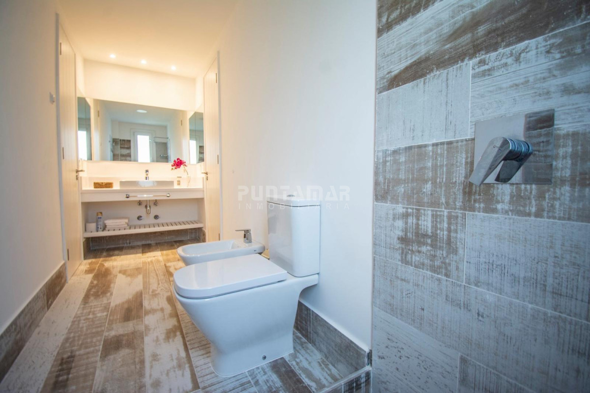 Casa ID.211851 - Casa de 5 dormitorios en venta y alquiler en Rincón del Indio, Punta del Este