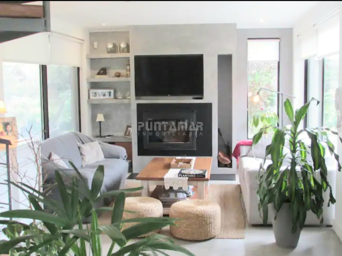 Casa ID.212479 - MUY LINDA CASA DE 2 PLANTAS EN SAN RAFAEL DE 4 DORMITORIOS CON PISCINA