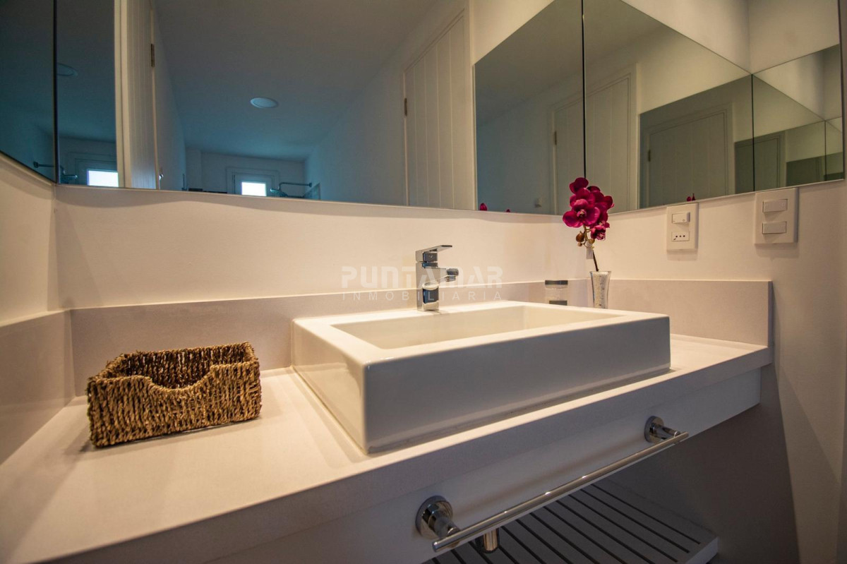 Casa ID.211851 - Casa de 5 dormitorios en venta y alquiler en Rincón del Indio, Punta del Este