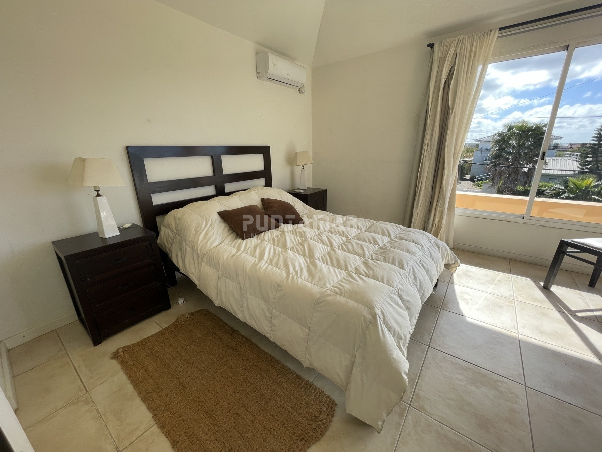 Casa ID.211088 - VENTA Y ALQUILER CASA 4 DORMITORIOS CON VISTA AL MAR EN ALTOS DE PUNTA PIEDRA 