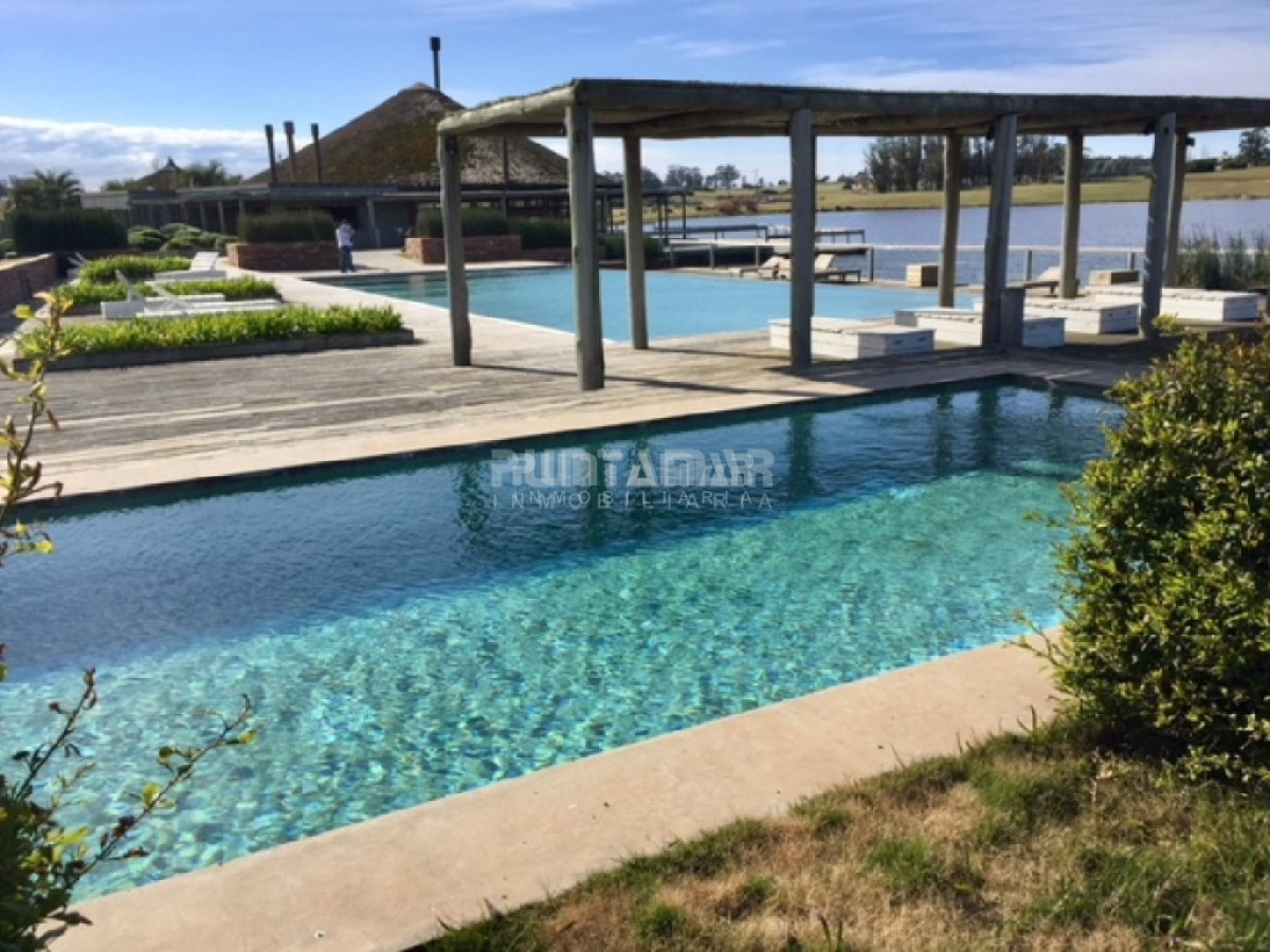 Casa ID.211933 - CASA EN VENTA Y ALQUILER EN PUEBLO MIO , 4 DORMITORIOS, PISCINA