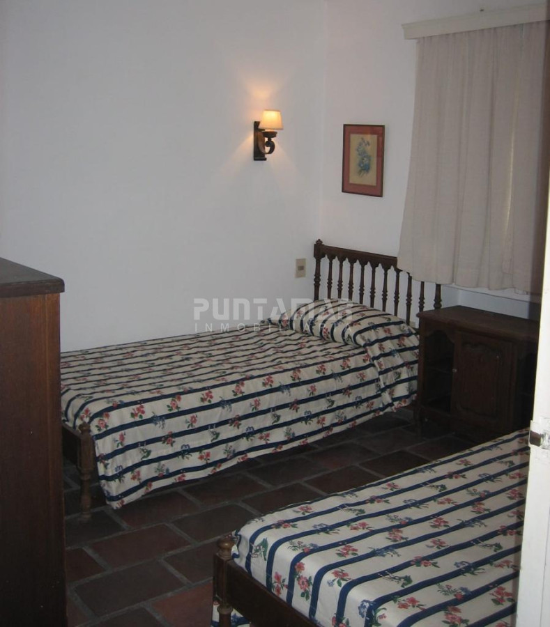 Casa ID.212424 - CHALET DE 5 DORMITORIOS EN PARADA 6 DE LA MANSA