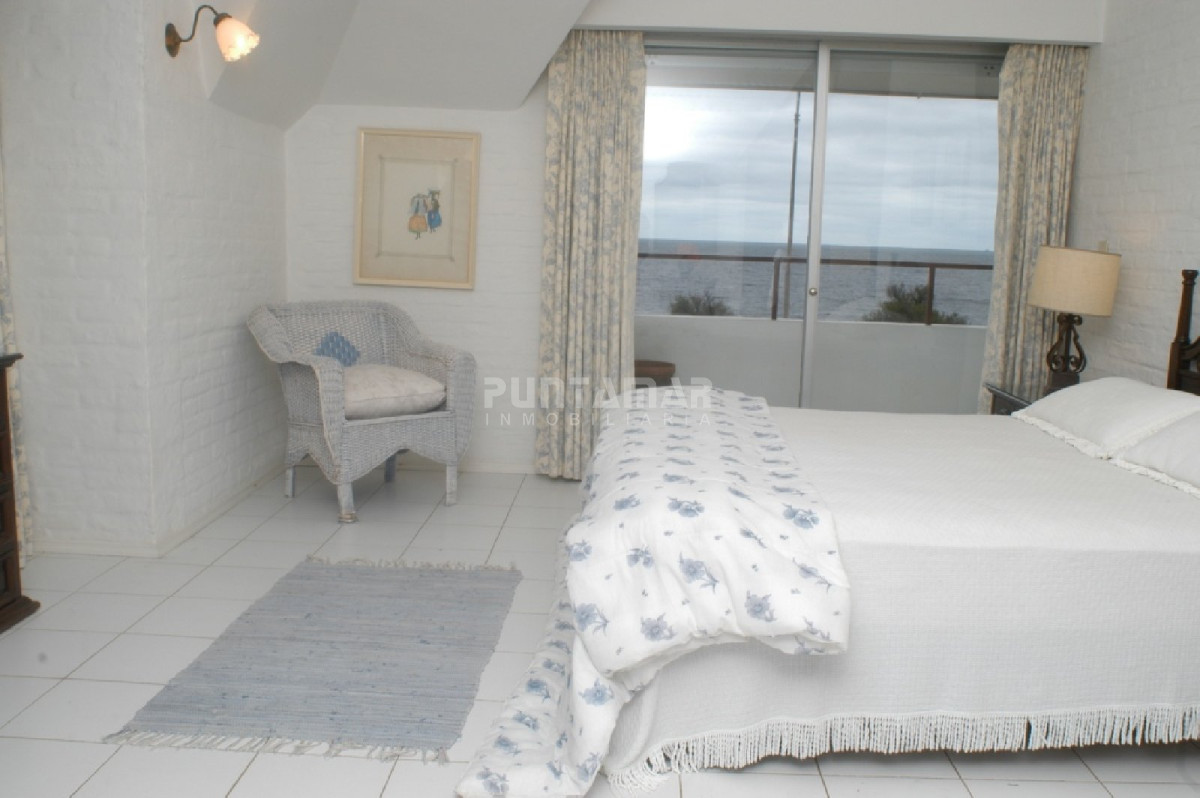 Casa ID.210548 - Espectacular casa de 8 dormitorios con piscina frente al mar!