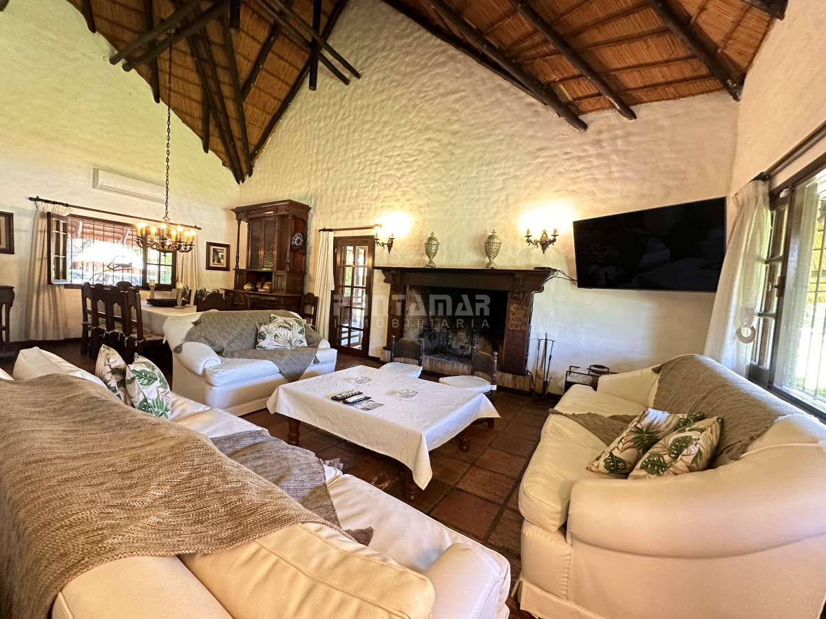 Casa ID.211979 - ALQUILER DE RESIDENCIA  6 DORMITORIOS PUNTA DEL ESTE 