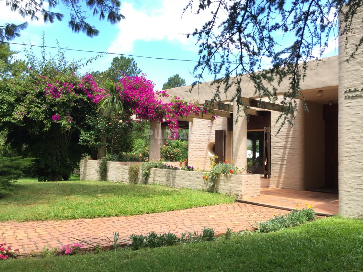 Casa ID.210662 - CASA DE 4 DORMITORIOS CON PISCINA