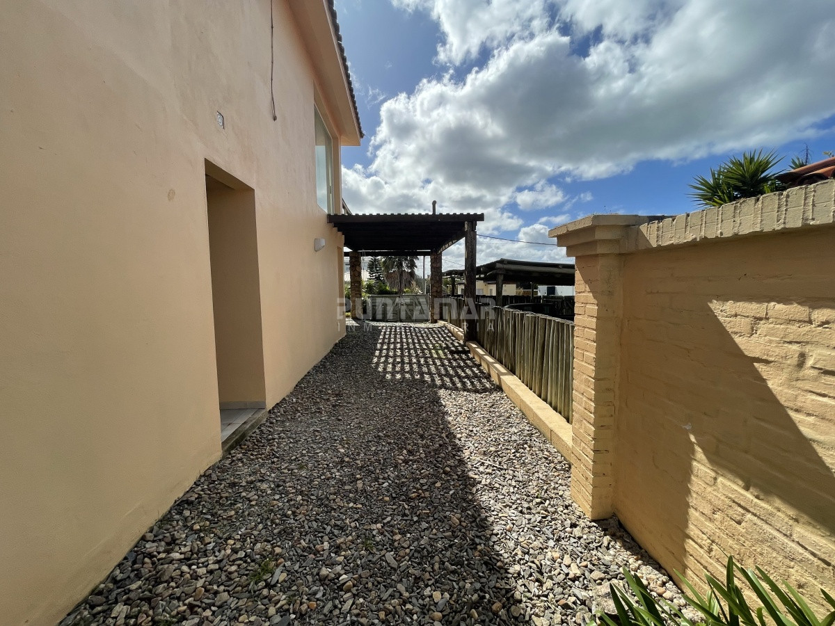 Casa ID.211088 - VENTA Y ALQUILER CASA 4 DORMITORIOS CON VISTA AL MAR EN ALTOS DE PUNTA PIEDRA 