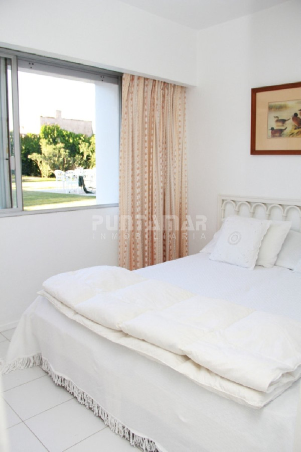 Casa ID.210548 - Espectacular casa de 8 dormitorios con piscina frente al mar!