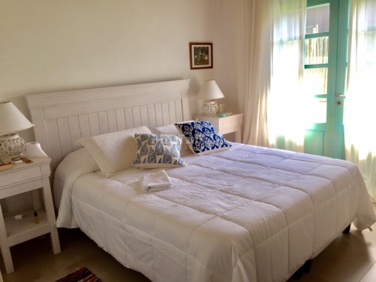 Casa ID.211647 - CASA DE CAMPO 3 DORMITORIOS EN BARRIO CERRADO PUEBLO SAN VICENTE 