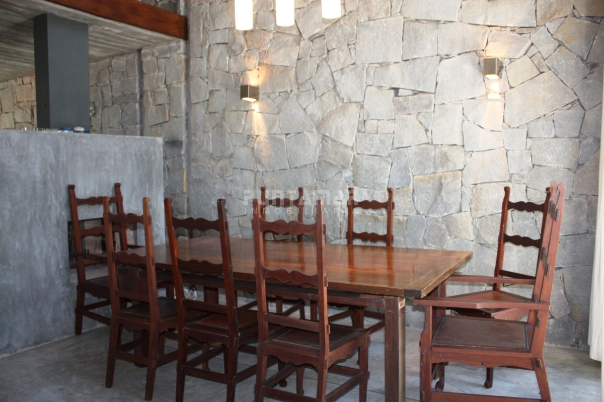 Casa ID.210846 - HERMOSA CASA DE 3 DORMITORIOS CON PISCINA EN MONTOYA 