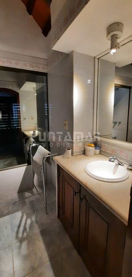 Casa ID.212456 - IMPORTANTE CASA DE 2 PLANTAS EN BARRIO SAN RAFAEL