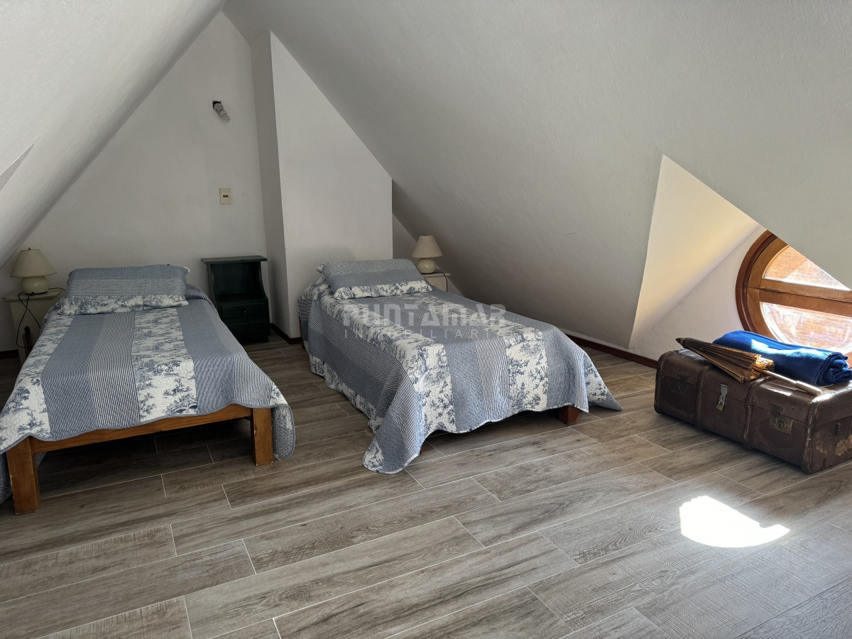 Casa ID.210689 - ALQUILER DE CASA  RINCÓN DEL INDIO 4 DORMITORIOS MAS DEPENDENCIA CON PISCINA