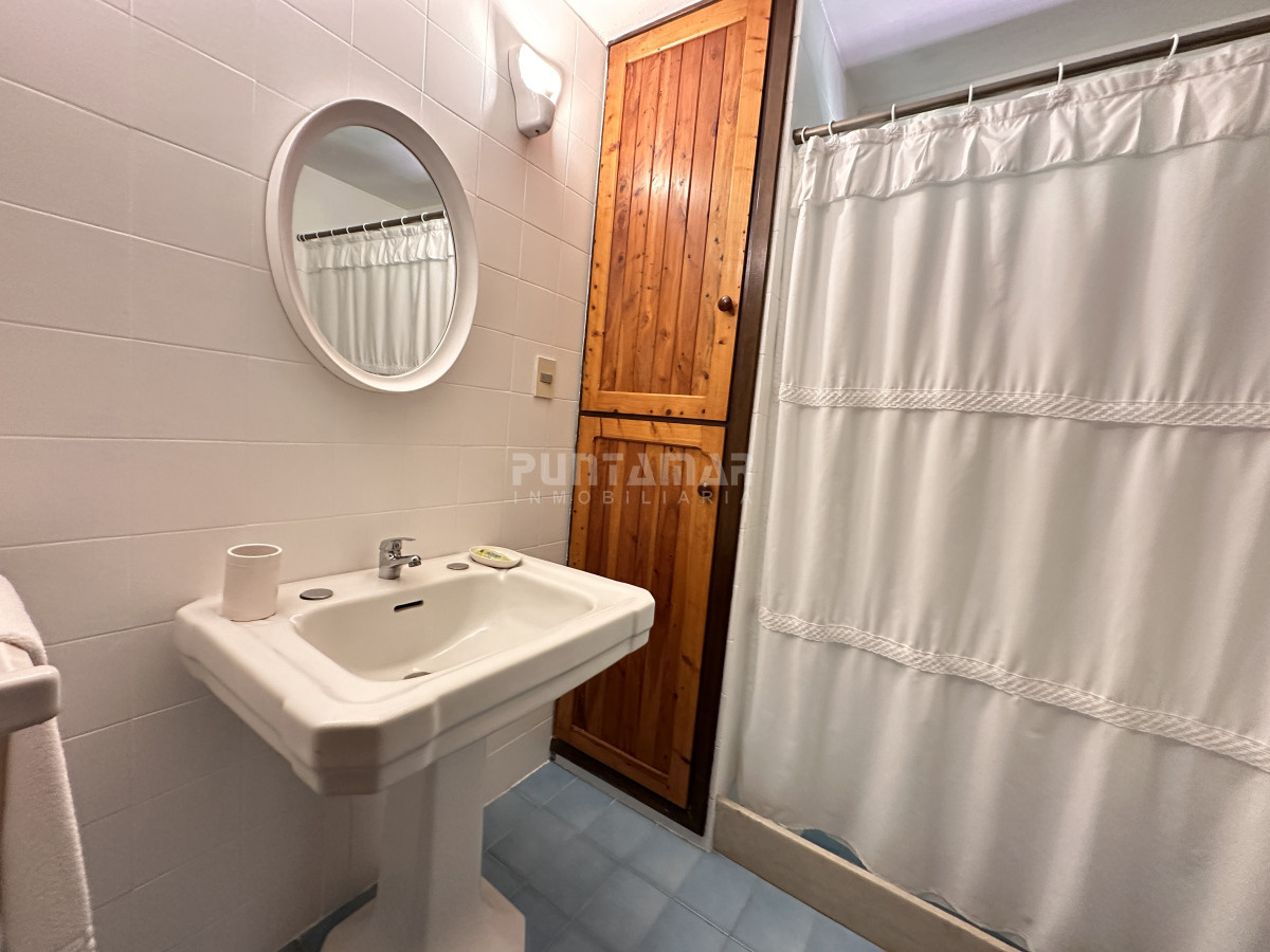 Casa ID.211979 - ALQUILER DE RESIDENCIA  6 DORMITORIOS PUNTA DEL ESTE 