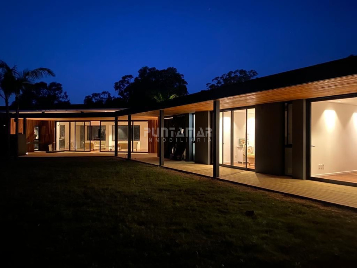 Casa ID.212843 - MODERNA CASA DE 3 DORMITORIOS EN ALQUILER EN BARRIO CERRADO POLO DEL ESTE