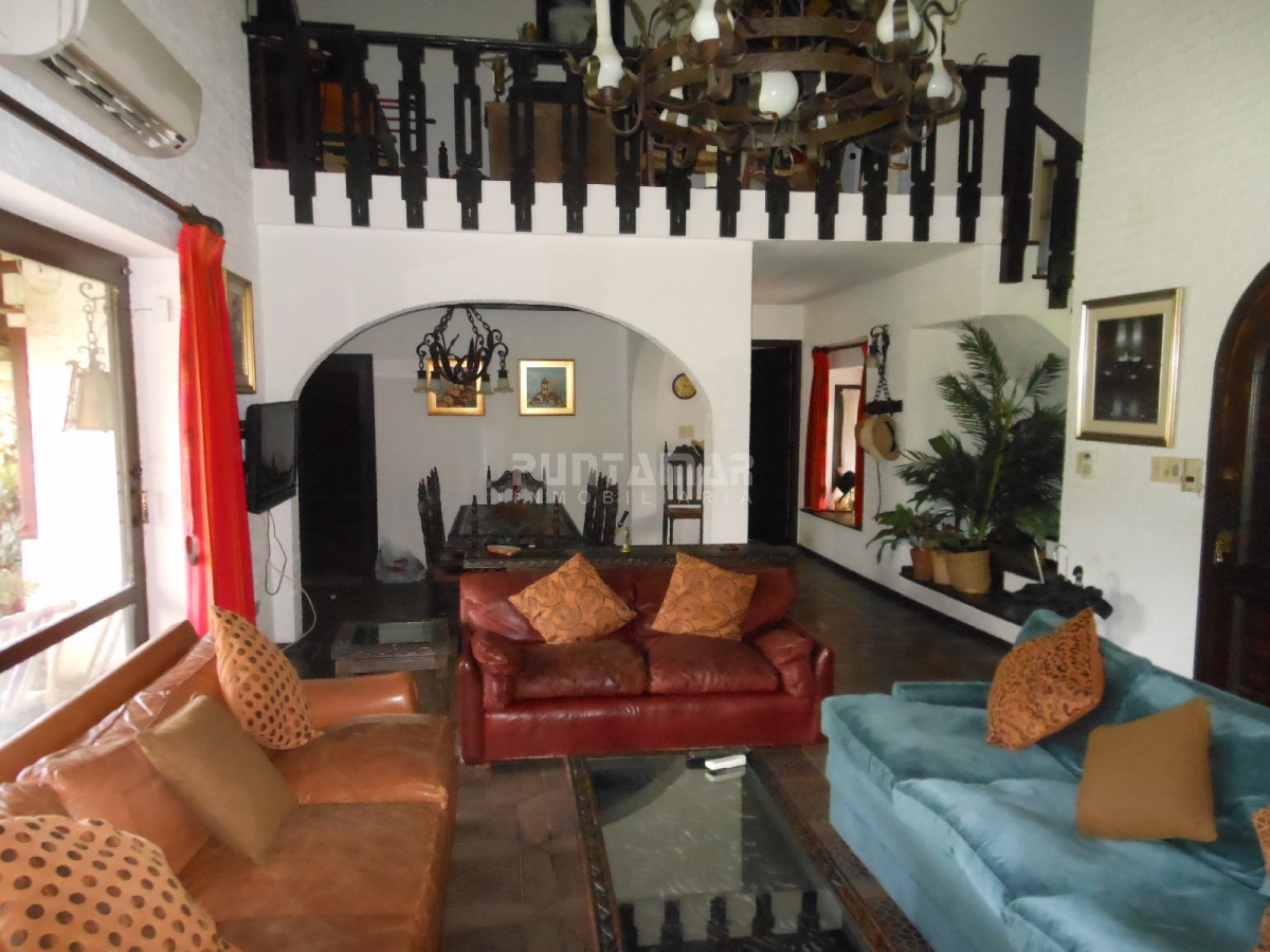 Casa ID.210626 - Casa de 4 dormitorios con piscina en San Rafael