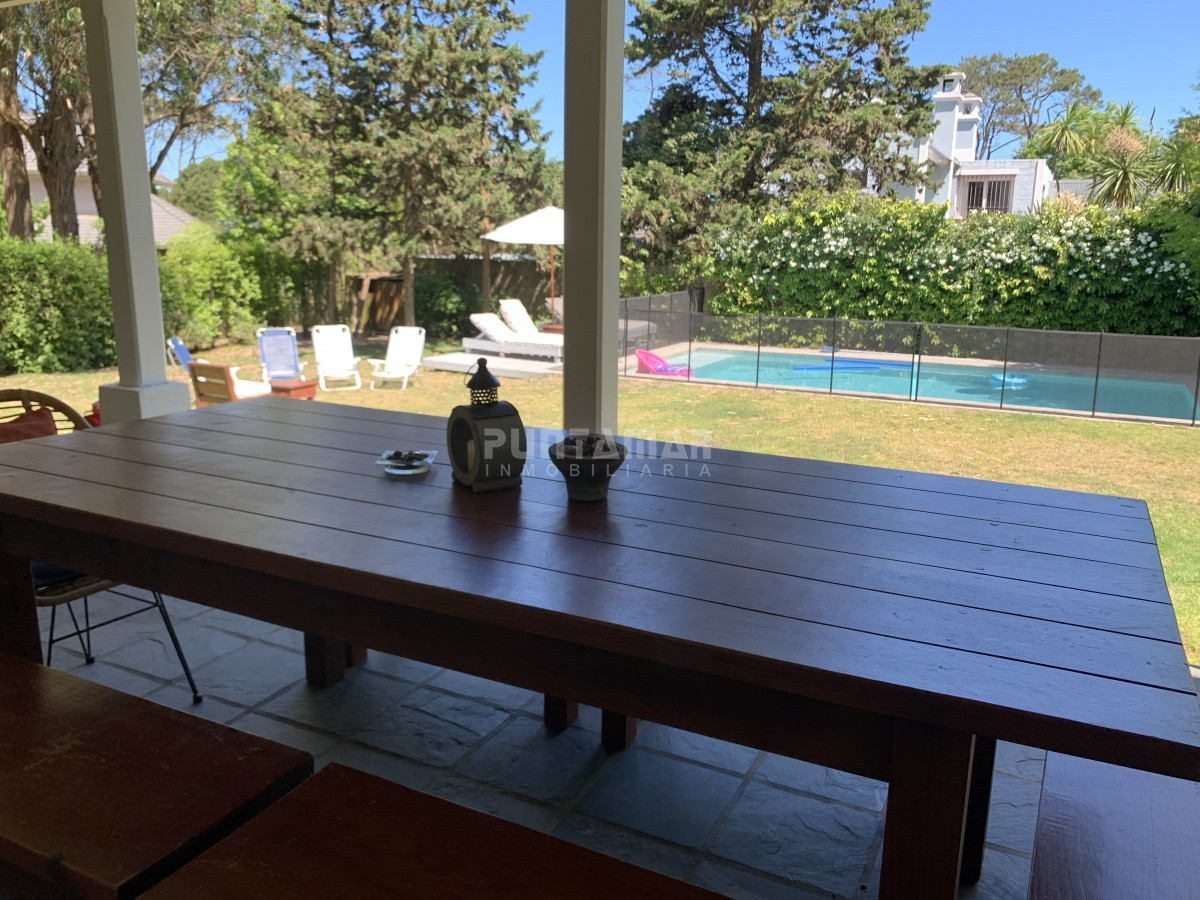 Casa ID.210729 - ALQUILER DE CASA EN LA BARRA 4 DORMITORIOS EN SUITE CON PISCINA