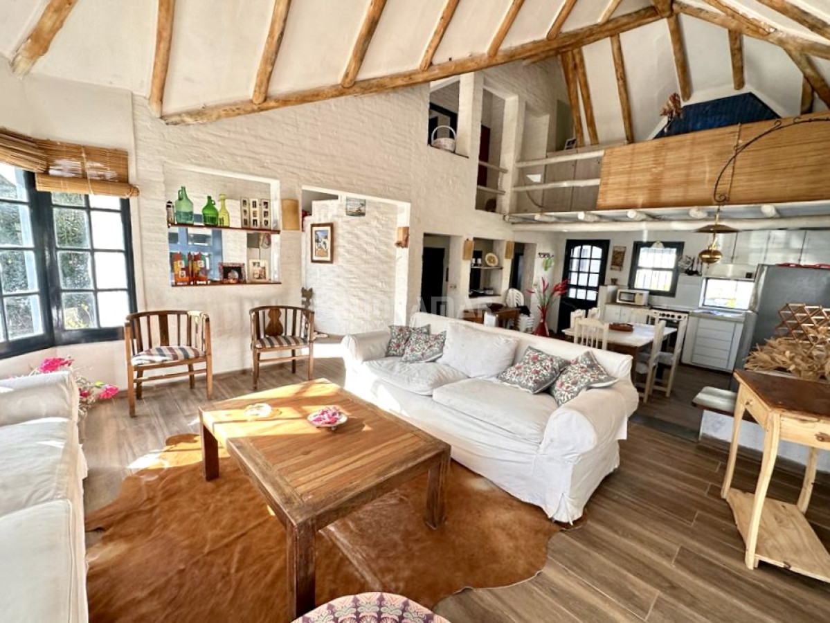 Casa ID.210951 - ALQUILER CASA DOS CUADRAS DE LA PLAYA LA POSTA Y UNA DE LA PRINCIPIAL