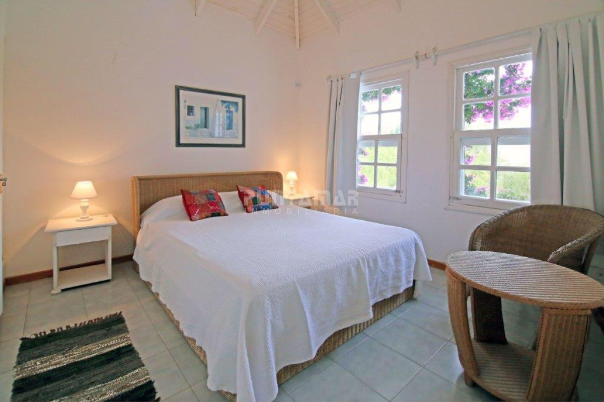 Casa ID.211071 - MUY LINDA CASA DE 4 DORMITORIOS CON PISCINA EN LA BARRA 