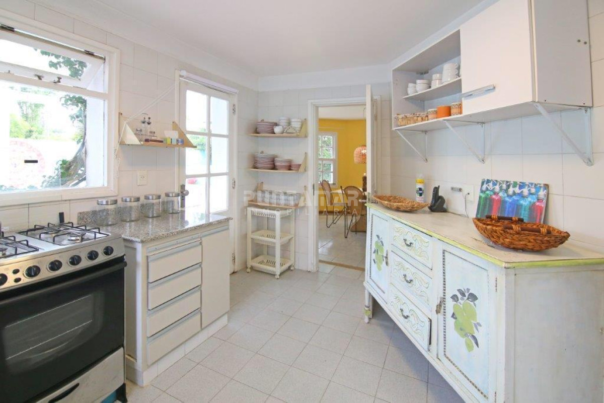 Casa ID.211071 - MUY LINDA CASA DE 4 DORMITORIOS CON PISCINA EN LA BARRA 