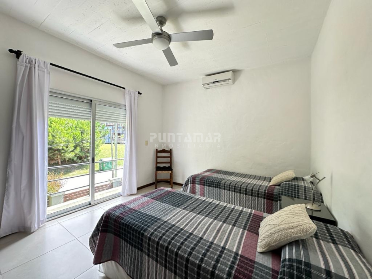 Casa ID.213226 - ALQUILER CASA EN MKONTOYA 4 DORMITORIOS MAS SERVICIO