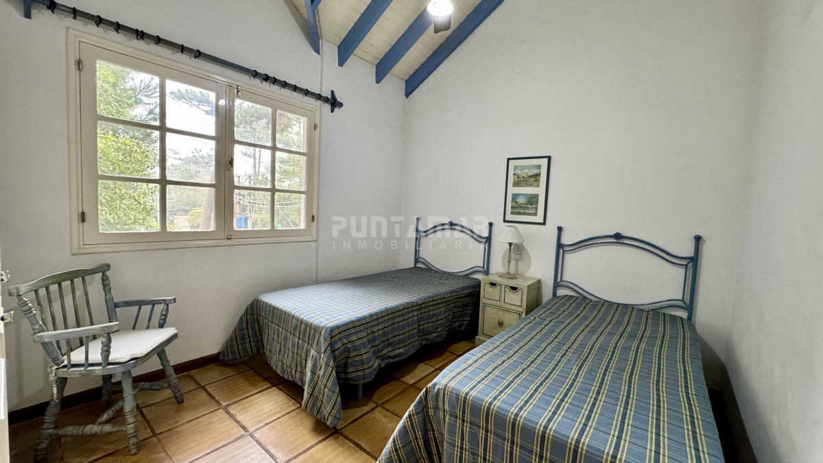 Casa ID.213702 - ALQUILER  CASA 4 DORMITORIOS  EN EL CORAZON DE LA BARRA