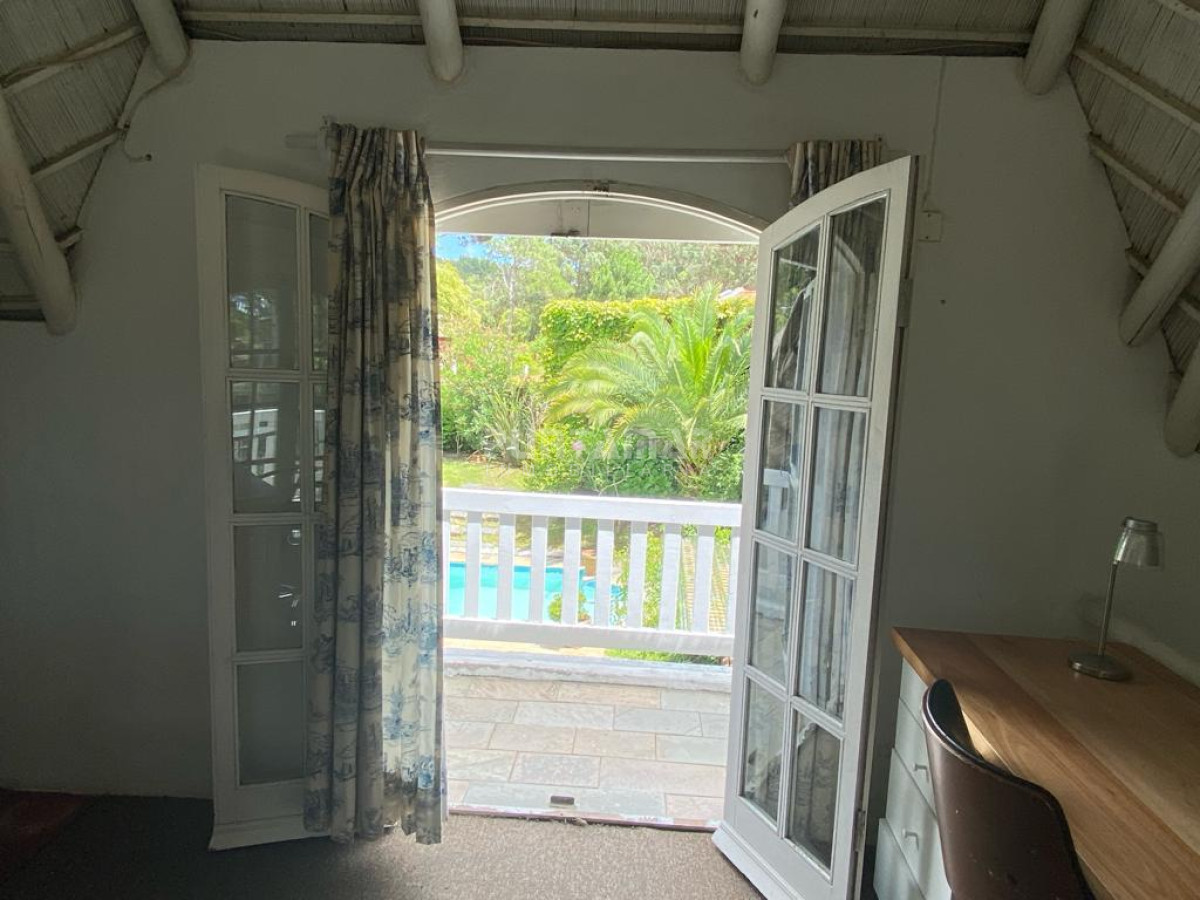 Casa ID.213540 - HERMOSA CASA DE 4 DORMITORIOS Y PISCINA A 300 METROS DEL MAR