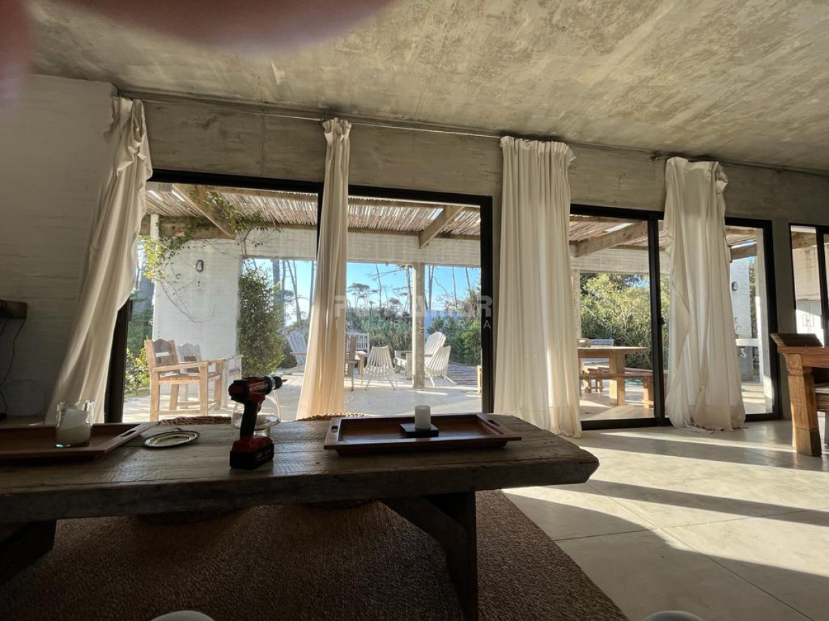 Casa ID.211059 - ALQUILER DE CASA EN MANANTIALES 4 DORMITORIOS