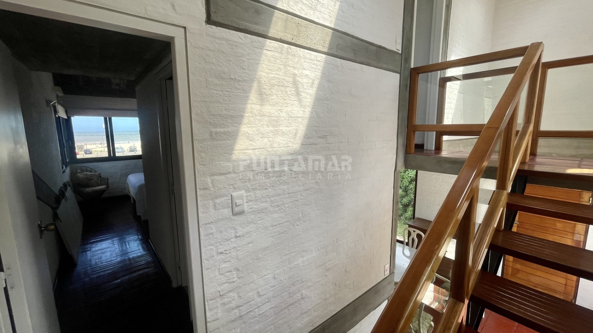 Casa ID.213196 - CASA 4 DORMITORIOS Y MEDIO CON PISCINA FRENTE AL PARADOR DE MONTOYA