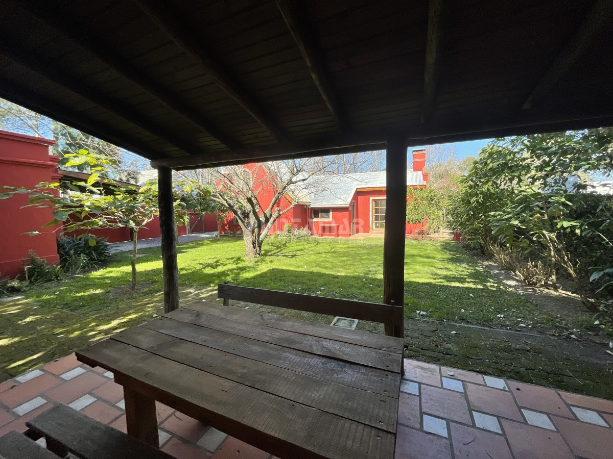 Casa ID.210731 - ALQUILER ANUAL CASA LA BARRA EXCELENTE UBICACION 