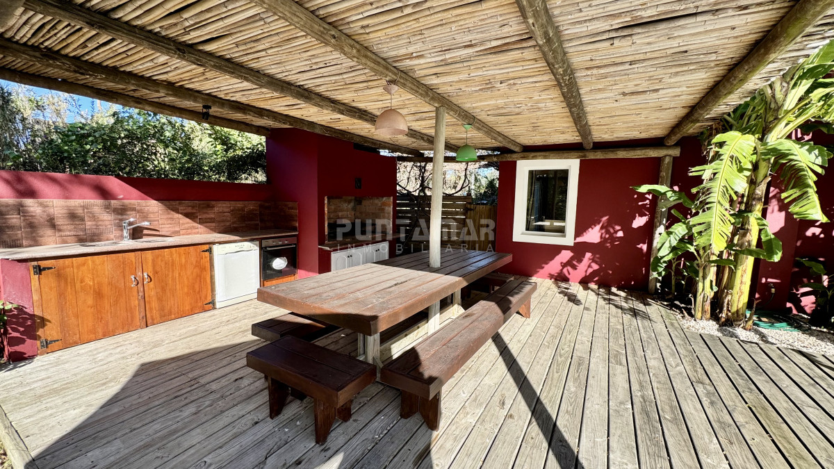 Casa ID.213690 - MODERNA CASA DE 3 DORMITORIOS CON PISCINA EN EL TESORO 