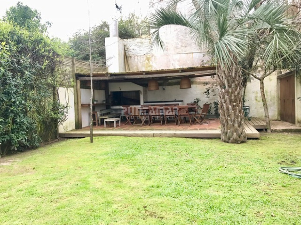Casa ID.210933 - Casa en alquiler en La Barra, 4 dormitorios, piscina