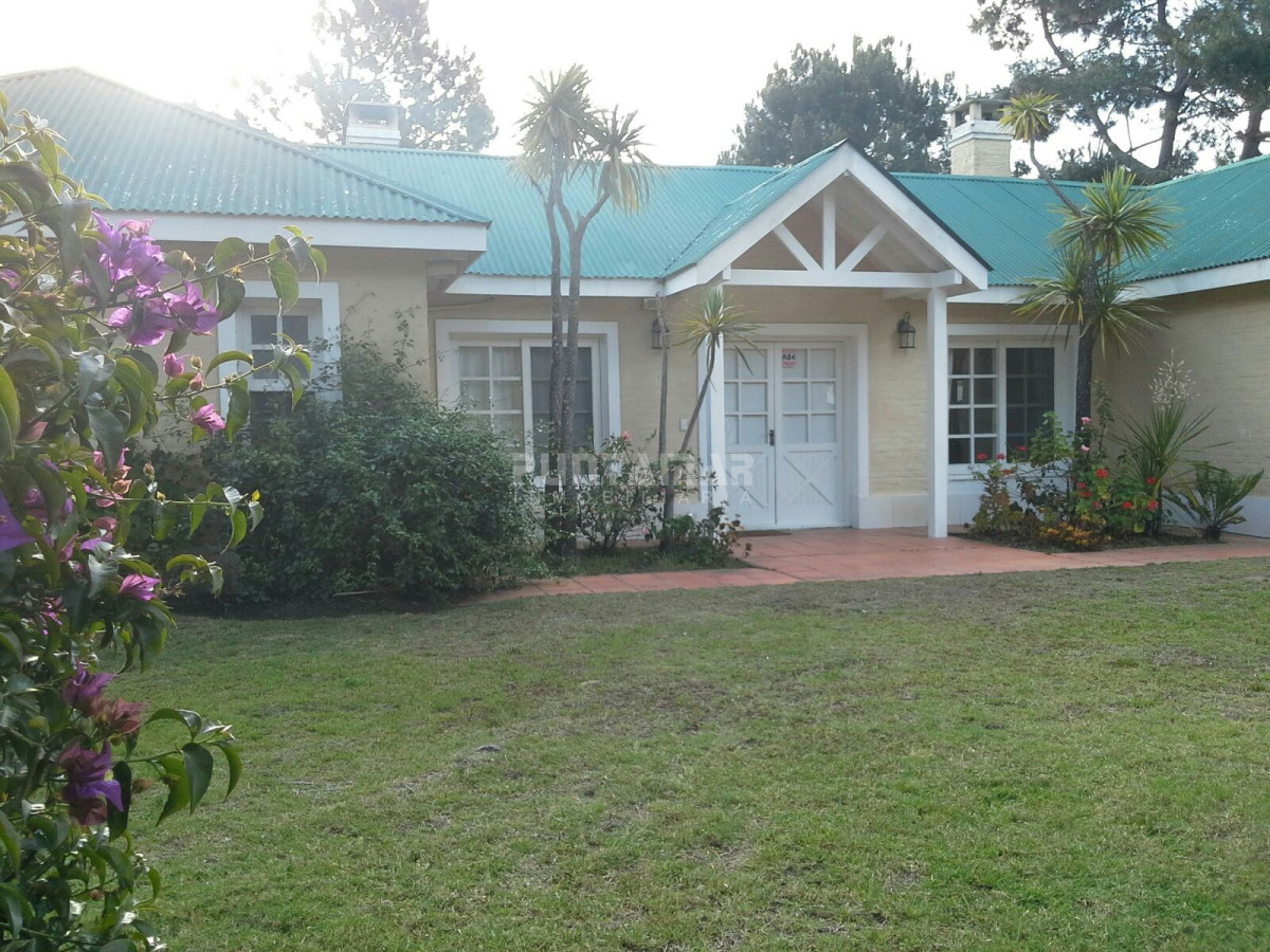 Casa ID.210900 - ALQUILER HERMOSA CASA EN LA BARRA A POCAS CUADRAS DEL MAR 