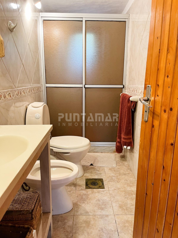 Casa ID.213421 - AMPLIA CASA DE 4 DORMITORIOS EN EL CORAZON DE LA BARRA 