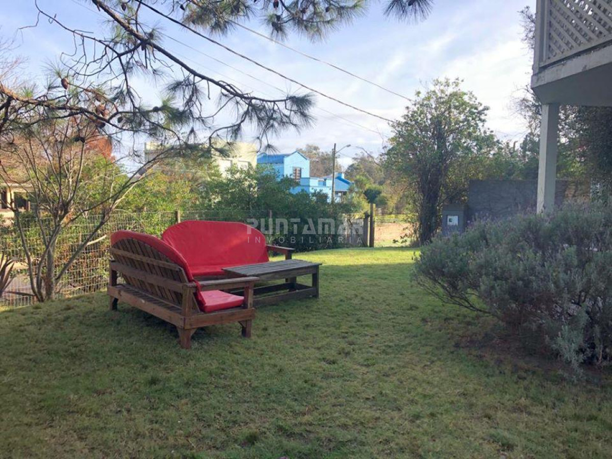 Casa ID.211071 - MUY LINDA CASA DE 4 DORMITORIOS CON PISCINA EN LA BARRA 