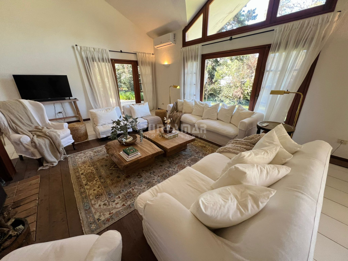 Casa ID.212432 - ALQUILER  CASA DE 3 DORMITORIOS EN SUITE EN SAN RAFAEL CON PISCINA