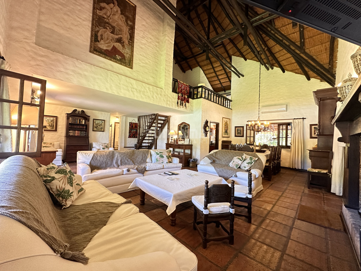 Casa ID.211979 - ALQUILER DE RESIDENCIA  6 DORMITORIOS PUNTA DEL ESTE 