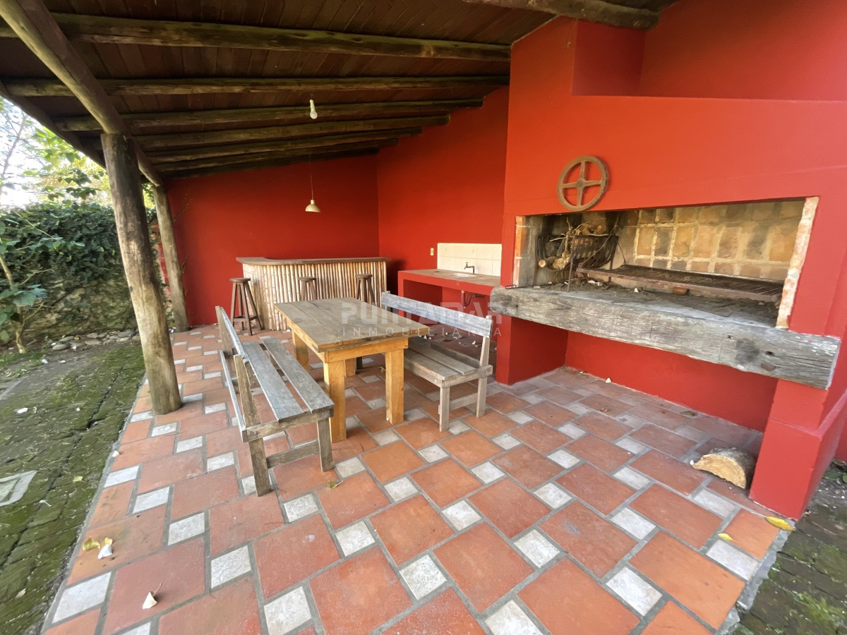 Casa ID.210731 - ALQUILER ANUAL CASA LA BARRA EXCELENTE UBICACION 