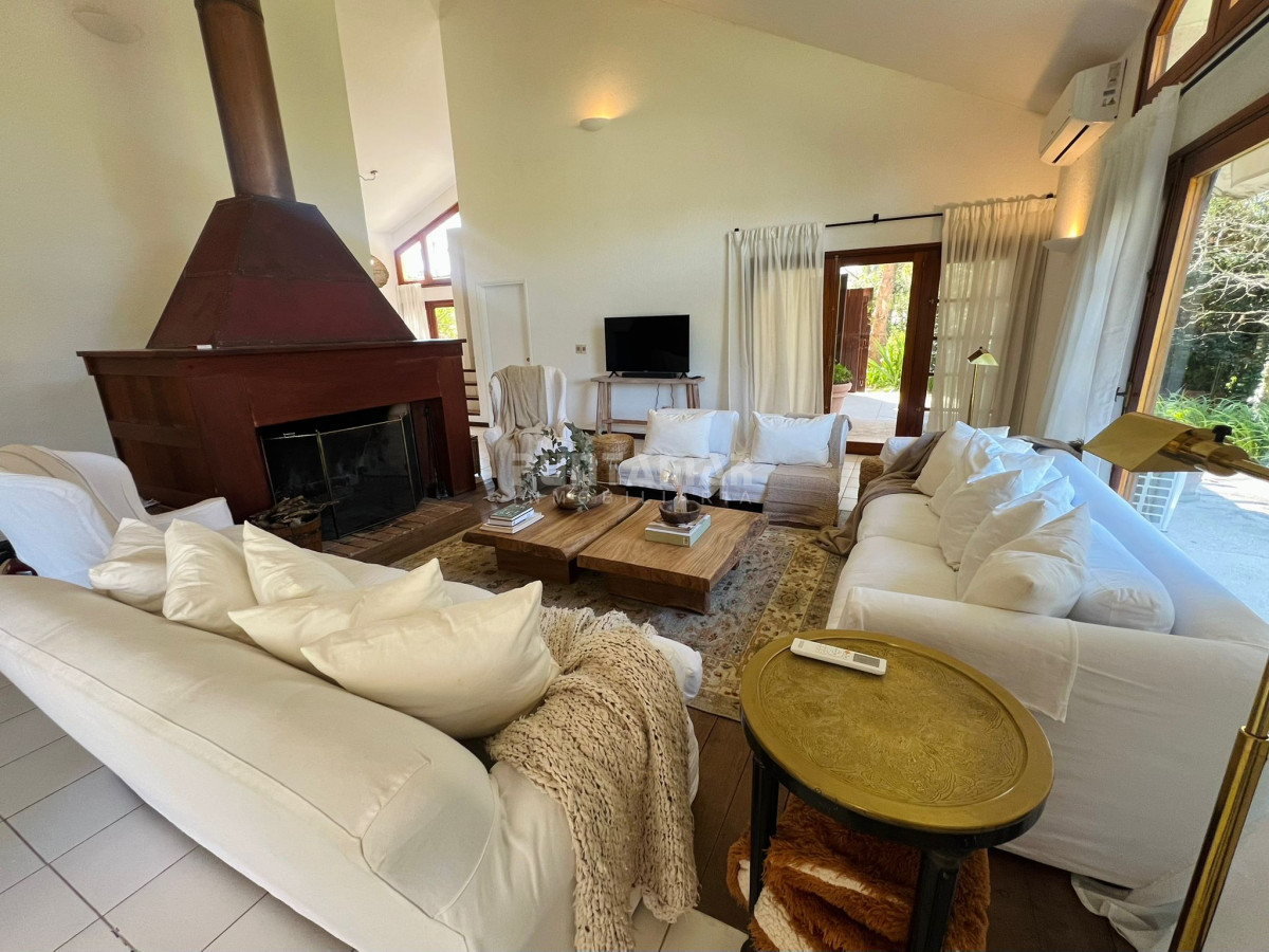 Casa ID.212432 - ALQUILER  CASA DE 3 DORMITORIOS EN SUITE EN SAN RAFAEL CON PISCINA