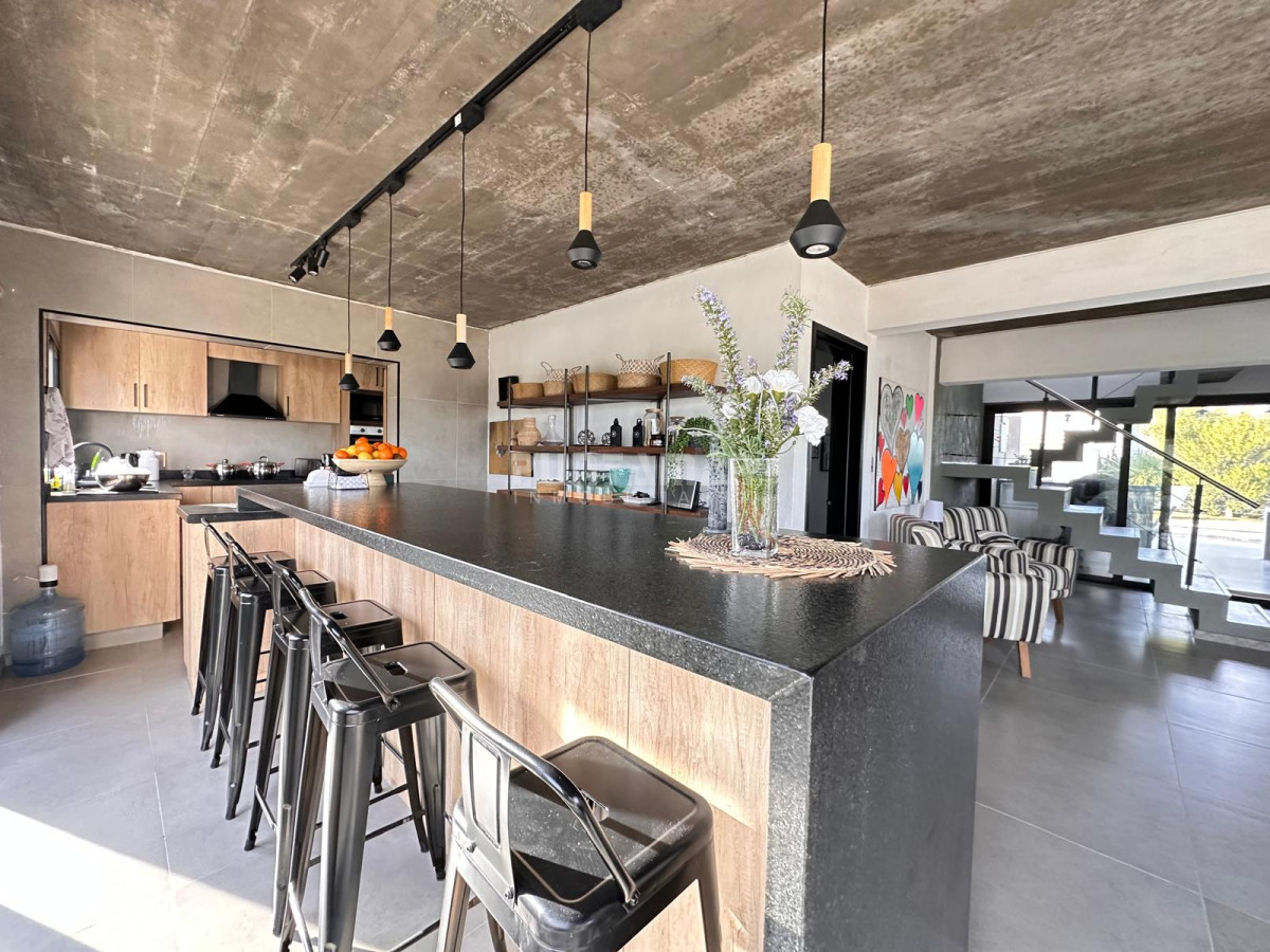 Casa ID.210856 - ALQUILER FRENTE AL MAR EN MONTOYA - 5 SUITES CON PISCINA