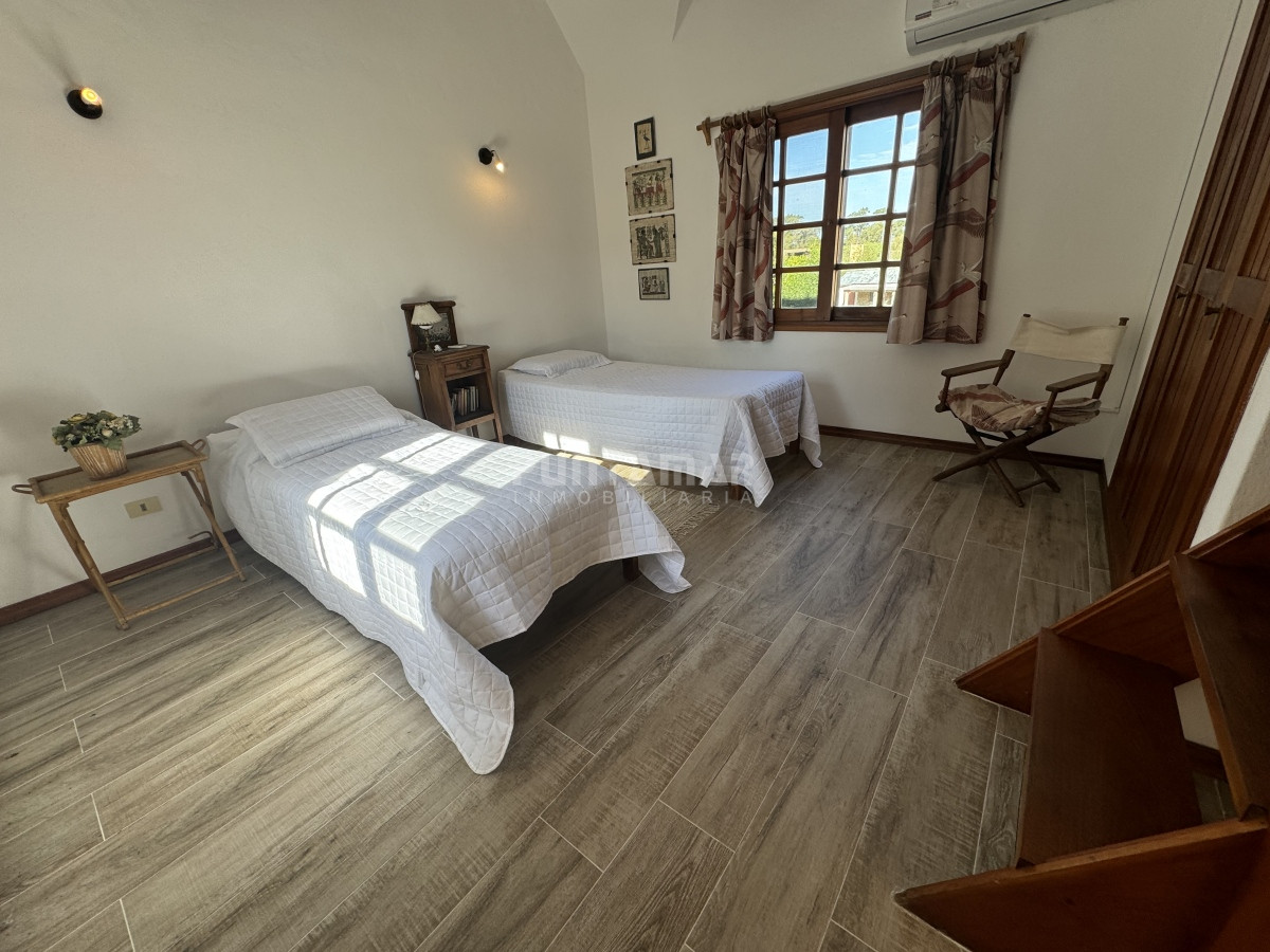 Casa ID.210689 - ALQUILER DE CASA  RINCÓN DEL INDIO 4 DORMITORIOS MAS DEPENDENCIA CON PISCINA