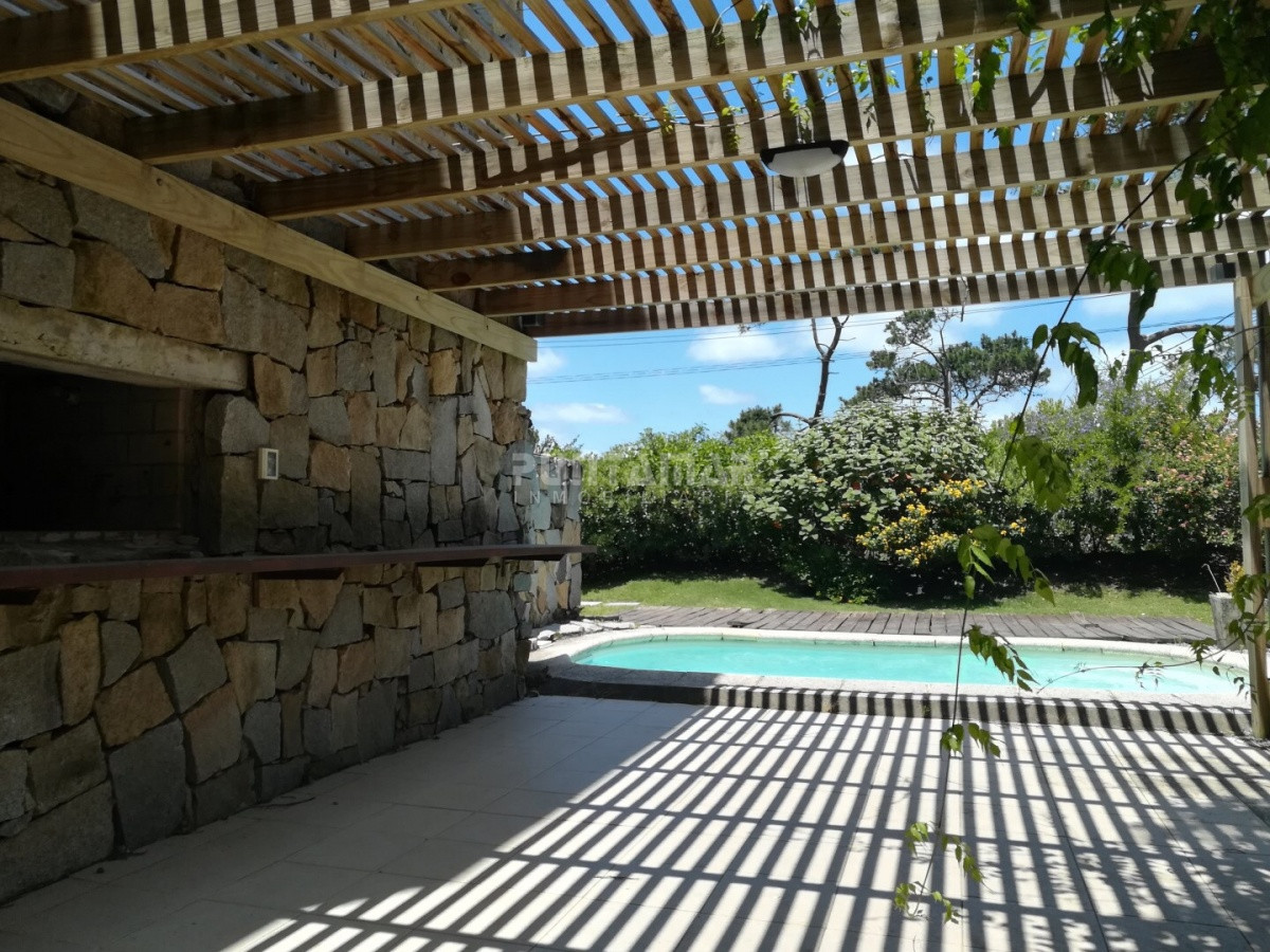 Casa ID.210977 - ALQUILER DE CASA EN MONTOYA 3 DORMITORIOS CON PISCINA