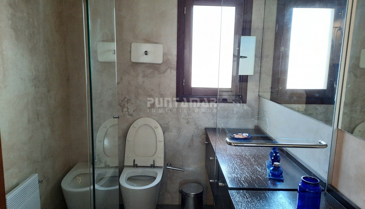 Casa ID.212852 - IMPORTANTE CASA CON GRAN PARQUE Y PISCINA EN LA MANSA 