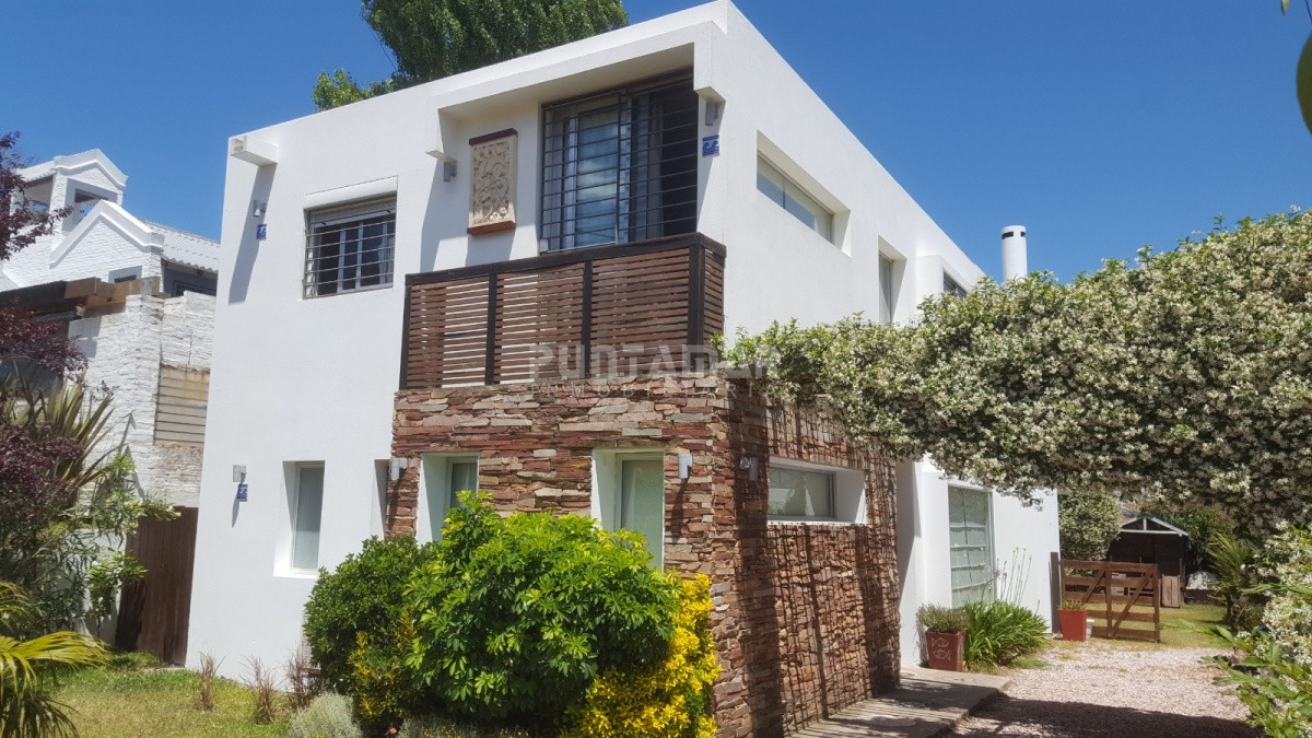 Casa ID.212688 - MODERNA CASA CON PISCINA A METROS DE LA POSTA DEL CANGREJO 