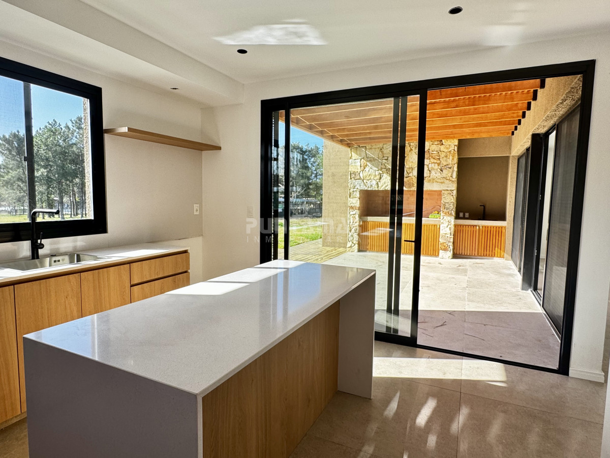 Casa ID.213666 - VENTA Y ALQUILER CASA A ESTRENAR EN BARRIO CERRADO LA CAÑADA - DISTRITO 52