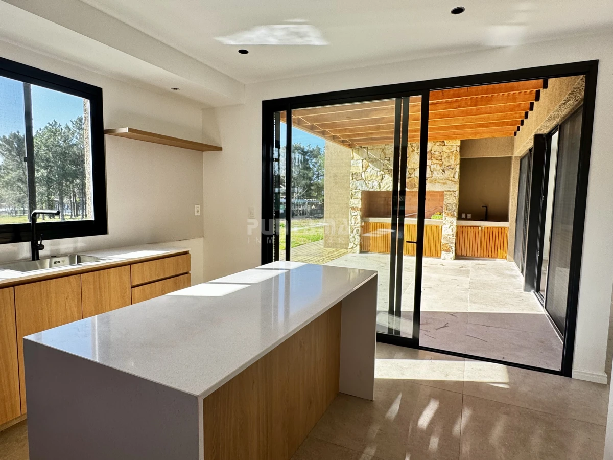 Casa ID.213666 - VENTA Y ALQUILER CASA A ESTRENAR EN BARRIO CERRADO LA CAÑADA - DISTRITO 52