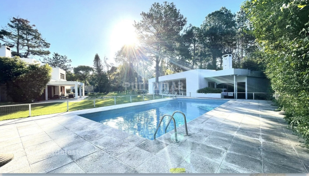 Casa ID.213860 - EXCLUSIVA PROPIEDAD EN BARRIO GOLF.