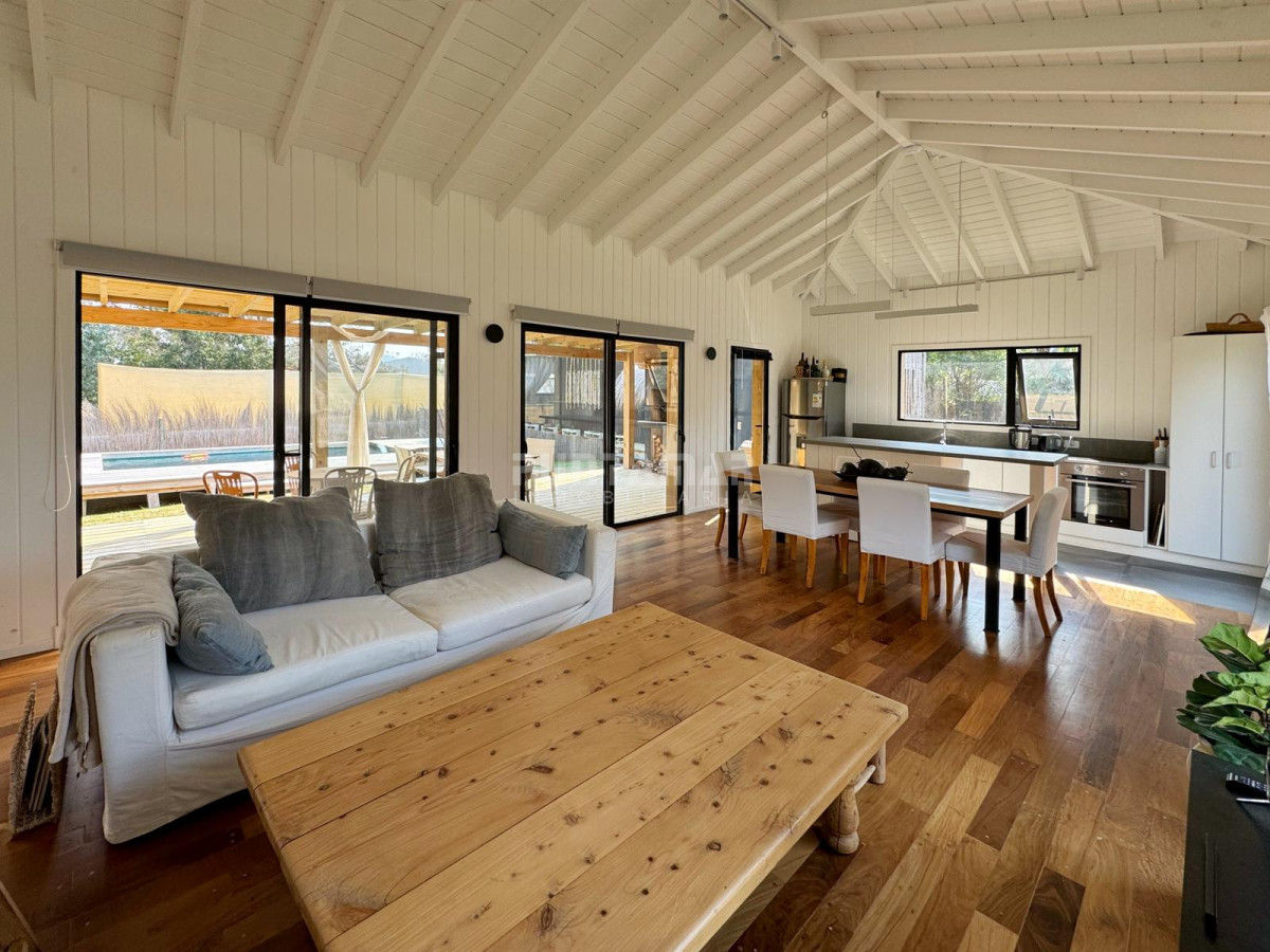 Casa ID.213420 - ALQUILER HERMOSA CASA 3 DORMITORIOS CON PISCINA EN ÑA BARRA