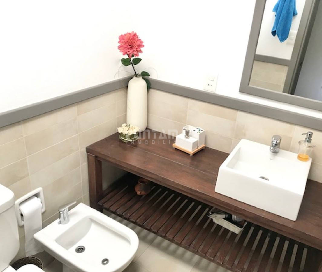 Casa ID.211732 - Casa en alquiler, playa mansa, 3 dormitorios, jardín, parrillero, reciclada