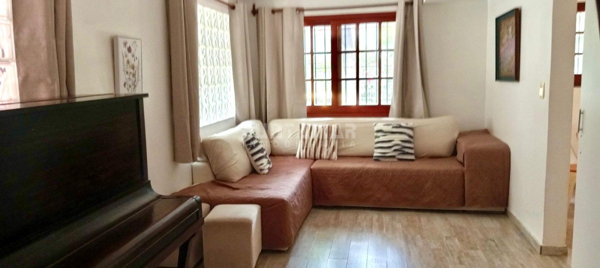 Casa ID.212770 - CASA DE 3 PLANTAS EN PARADA 7 DE LA MANSA, CON 4 DORMITORIOS Y DEPENDENCIA DE SERVICIO