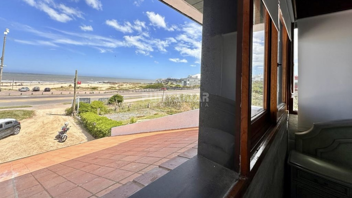 casa 4 dormitorios y medio con piscina frente al parador de montoya - pmi213196c